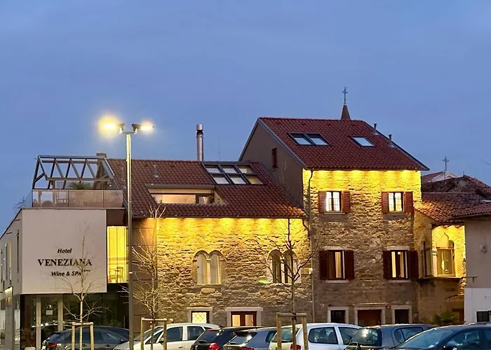 מלון Veneziana Boutique Superior 3*
